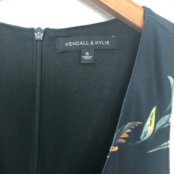 Kendall & Kylie Black Floral Romper Size Small - Picture 3 of 5